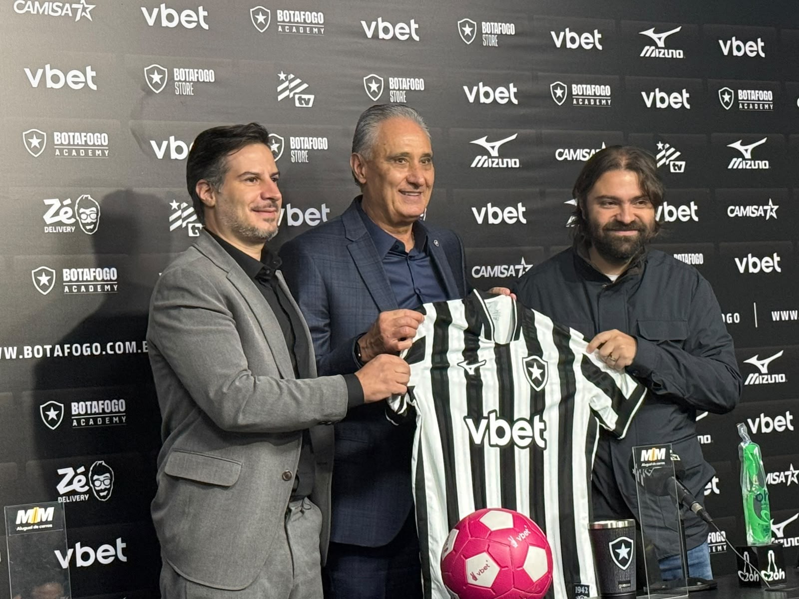 Tite é apresentado como novo técnico do Botafogo: "Responsabilidade muito grande"