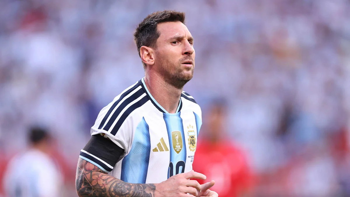 Lionel Messi é convocado para seleção argentina após anunciar aposentadoria
