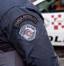 A ação da PM permitiu que a mulher e as quatro crianças fossem retiradas da situação de risco e colocadas em segurança Foto: Divulgação/Polícia Militar de SP