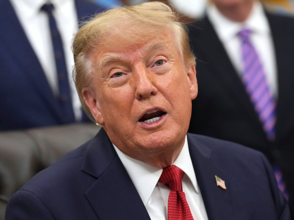 Trump relata-se formar um conselho de financiamento da saúde que poderia vetar iniciativas 'woke'