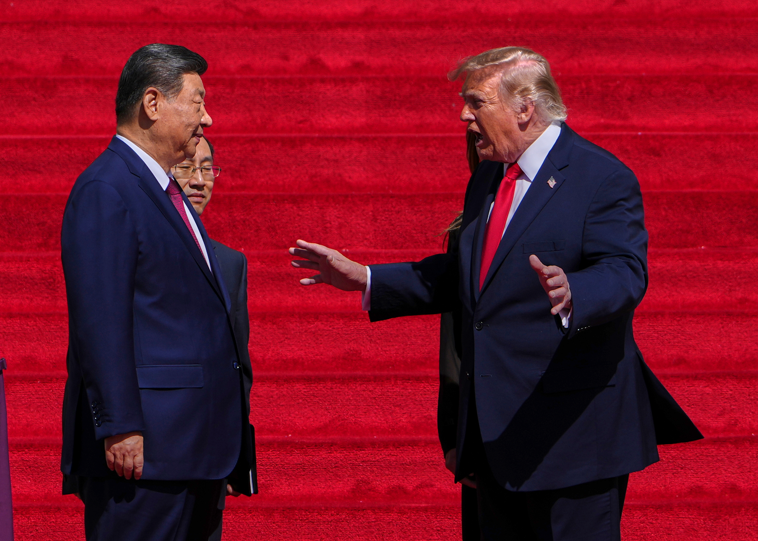 Trump adverte Xi sobre o apoio chinês ao Irã e recebe garantias