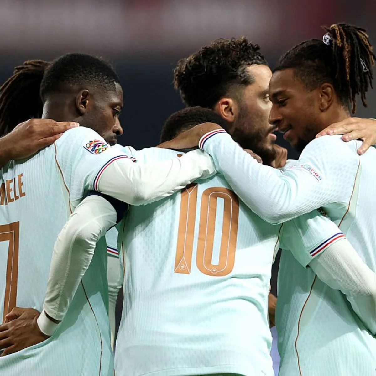 Mbappé marca e França vence a Turquia na estreia de Zidane no comando