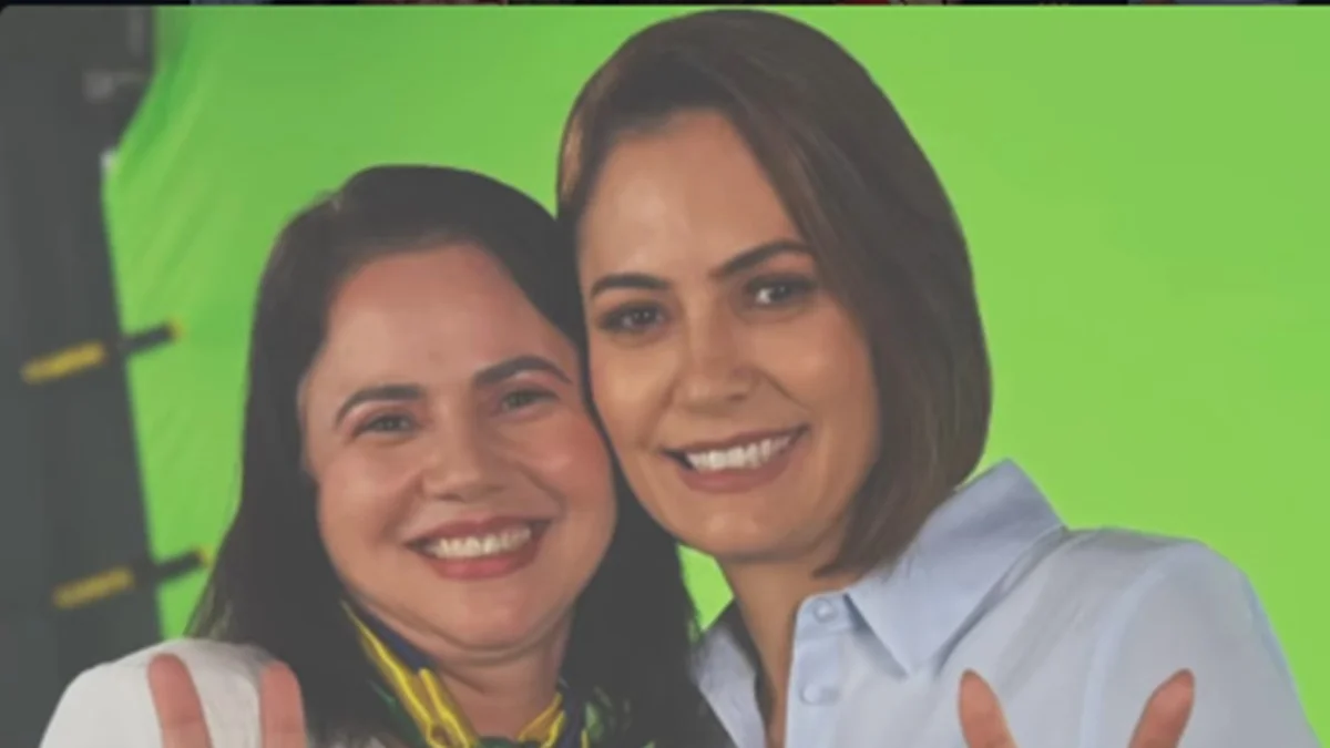 Trio elétrico de candidata de Michelle Bolsonaro em GO capota durante ato