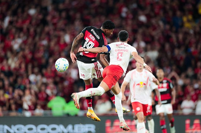 Gonzalo Plata, do Flamengo, é cortado da seleção do Equador por lesão