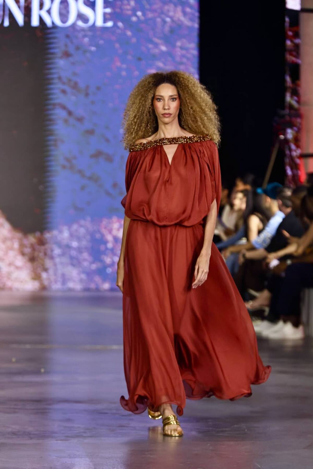 Victor Dzenk, Sun Rose e Almacor levam diversidade ao Metrópoles Catwalk