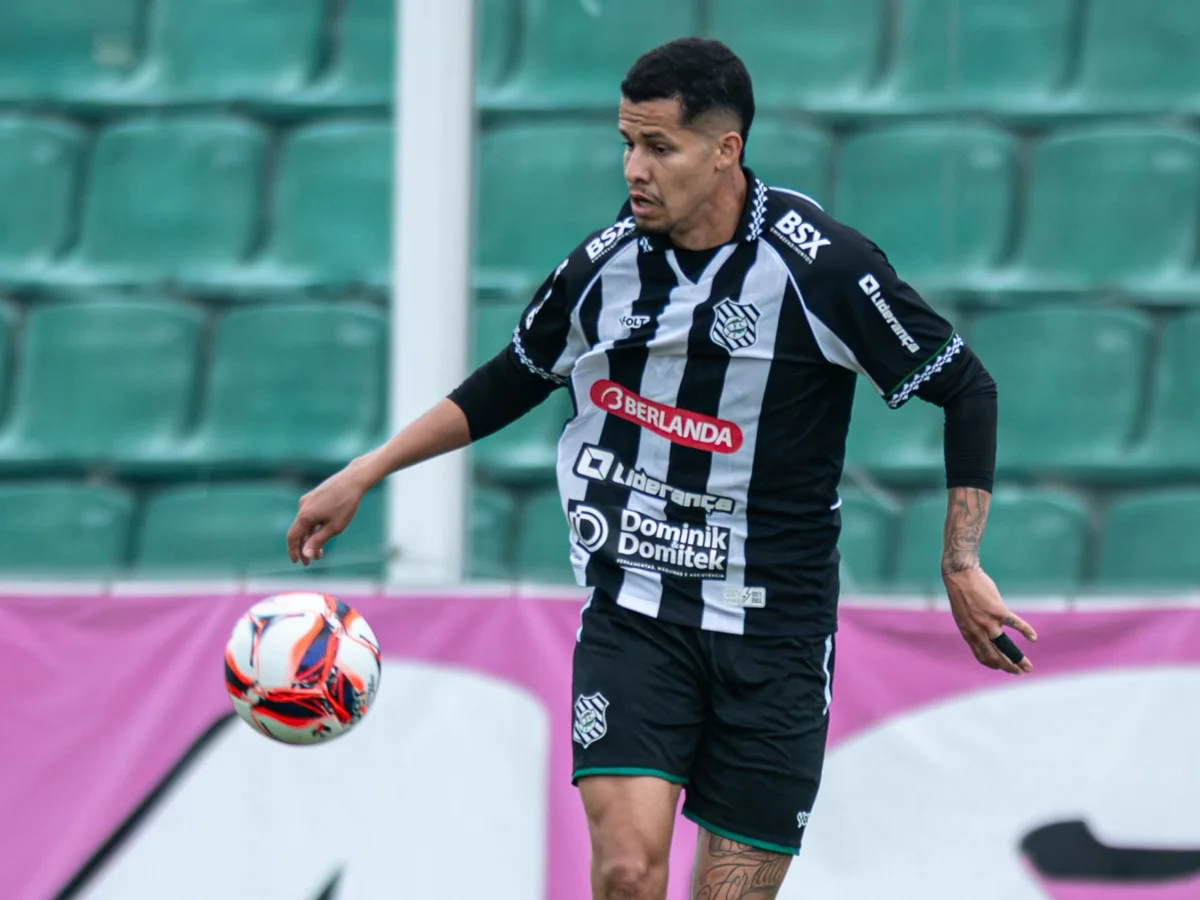 Atacante do Figueirense perde gol inacreditável na Copa Santa Catarina