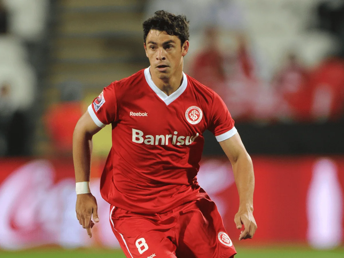 Campeão da Libertadores com o Internacional, Giuliano anuncia aposentadoria