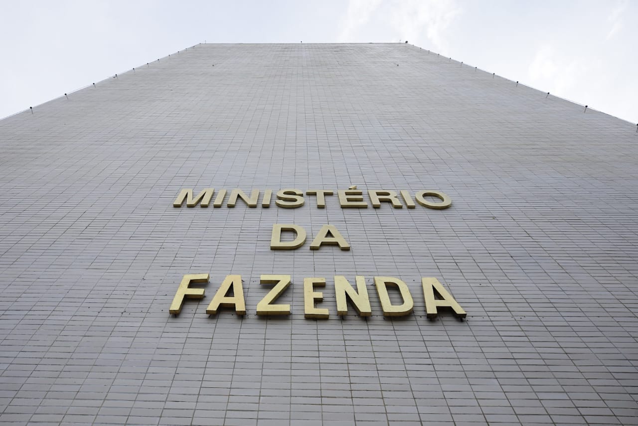 Imagem colorida da fachada do Ministério da Fazenda
