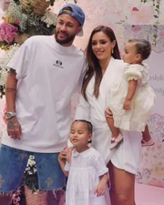 Neymar, Bruna Biancardi e as filhas durante festa