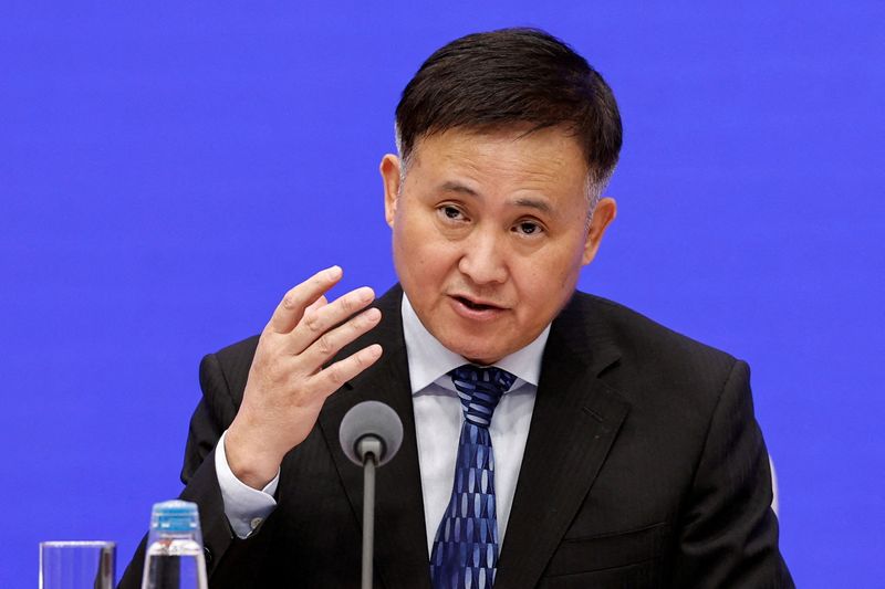 O crescimento mais lento dos empréstimos na China é a nova normalidade, diz o governador do banco central