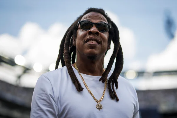 Mulher volta atrás em acusação de estupro contra Jay-Z: “Nunca conheci”