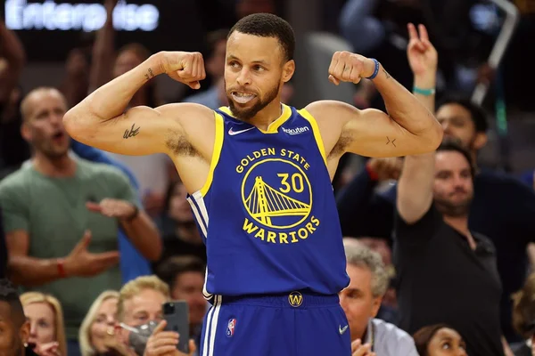 NBA: Stephen Curry renova com Golden State e pode completar 20 anos no time - destaque galeria