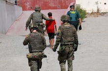 Criança de 2 anos é jogada ao mar por ‘chorar demais’ em barco de migrantes, diz autoridade