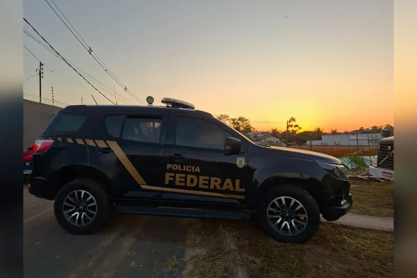 PF e PM salvam bebê engasgado enquanto prendiam foragido por homicídio