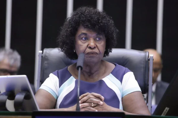 Paraná Pesquisas: Benedita lidera ao Senado no RJ; 4 empatam pela 2ª vaga