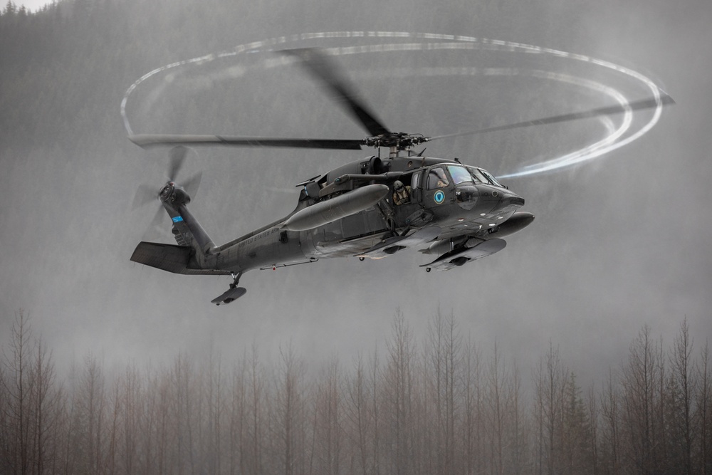 Imagem relacionada à notícia: A Guarda Nacional do Exército do Alasca resgata vários indivíduos de duas pequenas aeronaves quebradas separadas