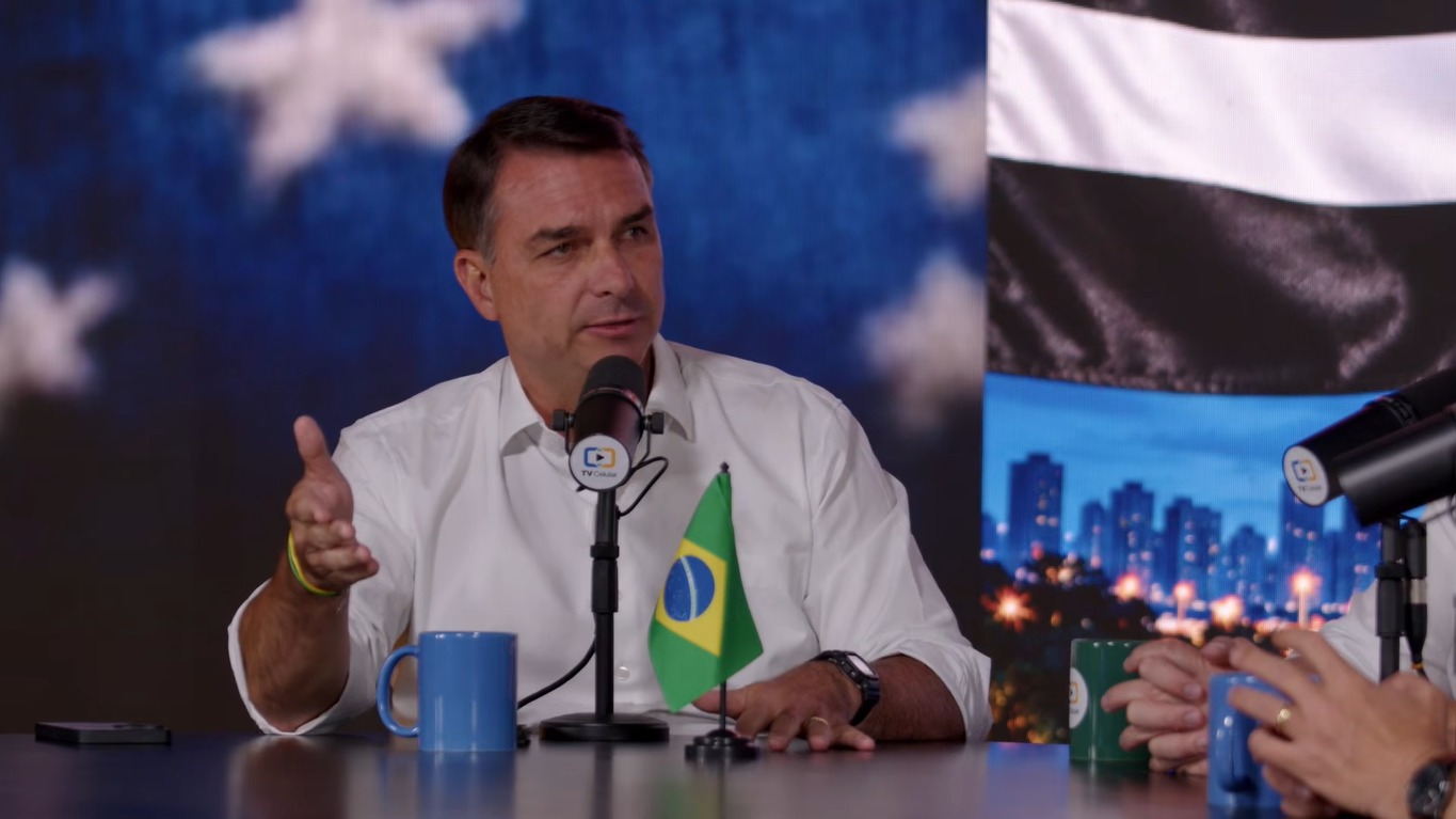 Flávio Bolsonaro diz estar vendo movimento similar ao de 2018, quando o pai dele foi eleito