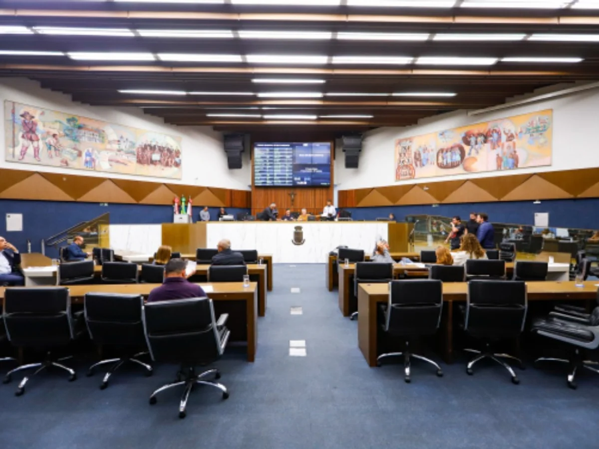 Projeto que permite cancelas em ruas de BH avança na Câmara; MP questiona