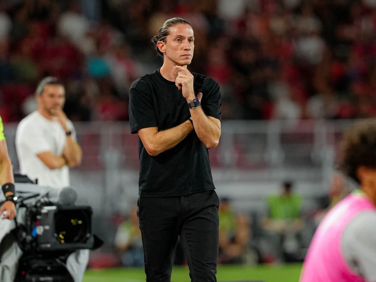 Monaco, de Filipe Luís, vence Lens e assume liderança do Campeonato Francês