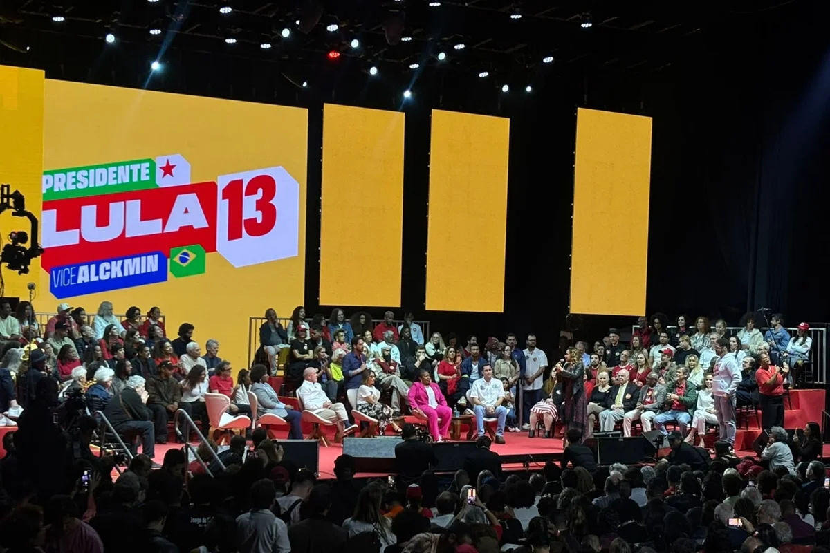 Lula reúne cerca de 100 artistas em ato de campanha sobre cultura no Rio