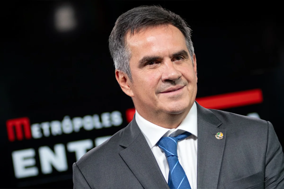Senador Ciro Nogueira é entrevistado no estúdio do portal Metrópoles