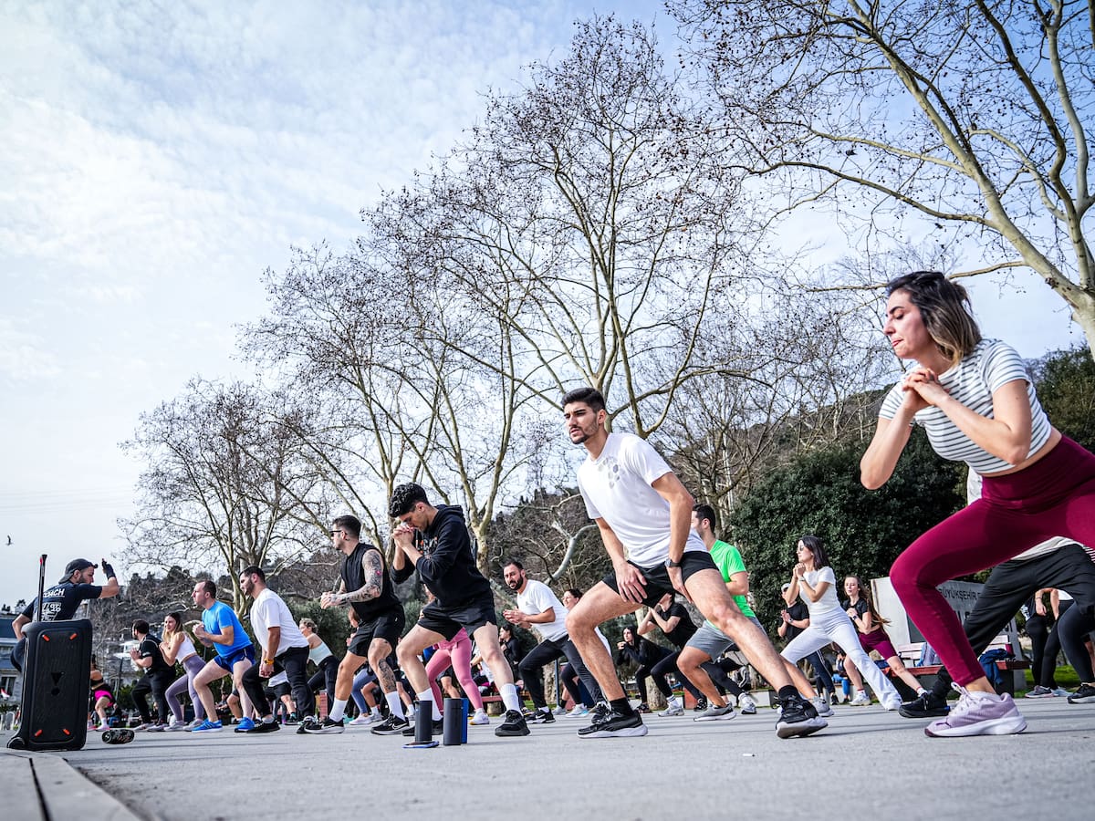 Hacer deporte y estar al aire libre ayuda a conseguir un descanso reparador