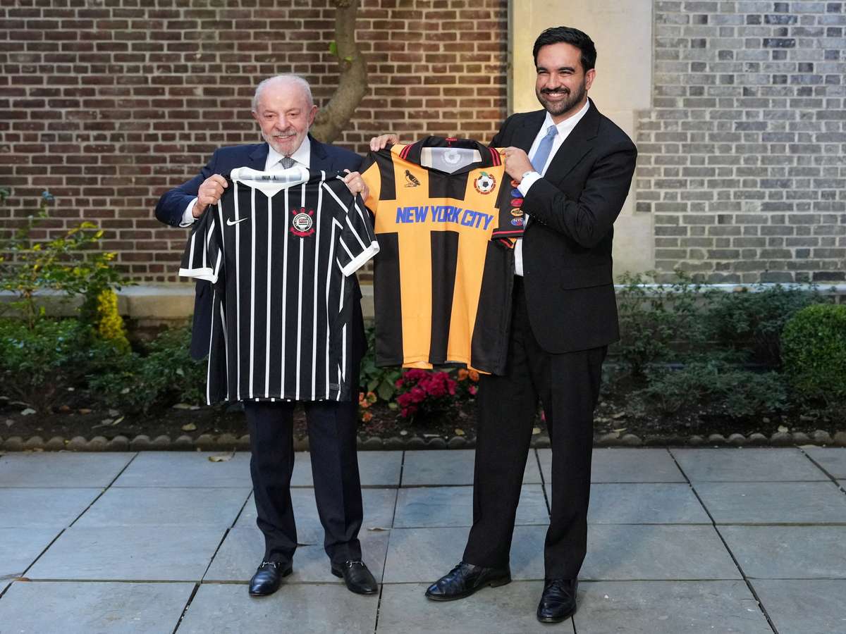 Lula troca camisa do Corinthians com prefeito de Nova York em encontro