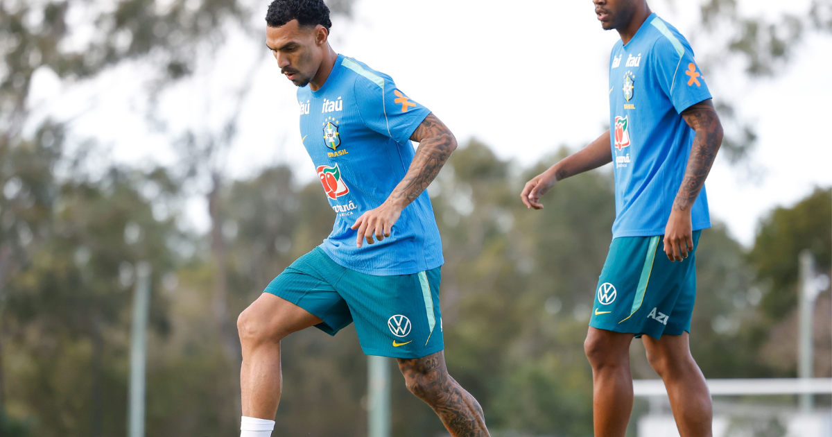 Matheuzinho sobre trabalhar com Carlo Ancelotti na Seleção Brasileira: "Loucura"