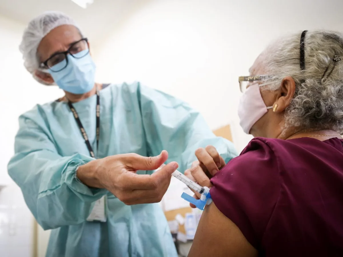 Pneumo 20: DF receberá 13 mil doses para vacinar idosos de 85 anos ou mais