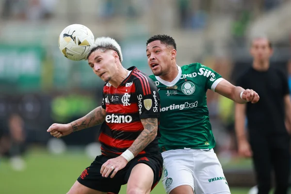 Quem leva? Veja caminhos de Flamengo e Palmeiras até o fim do Brasileirão