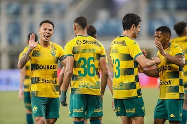 ‘Clubes usaram mal o dinheiro das bets, só aumentaram salário de jogador’, diz presidente do Cuiabá