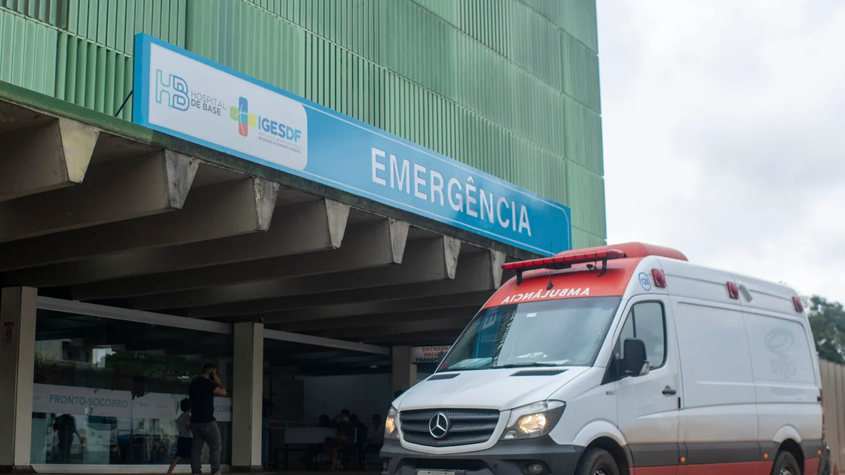 Menino de 11 anos atropelado ao voltar de escola no DF segue na UTI