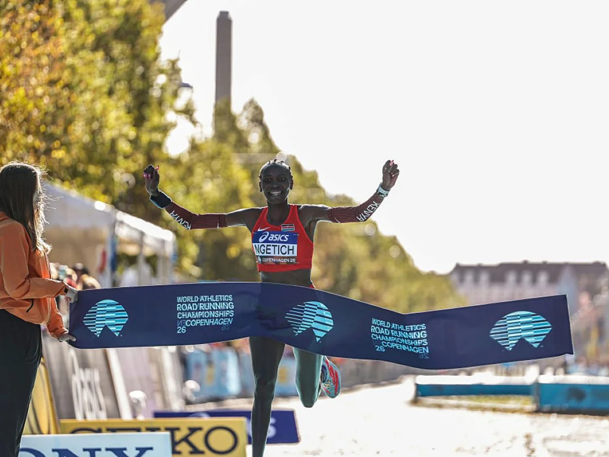 Agnes Ngetich, do Quênia, quebra recorde mundial feminino na meia maratona