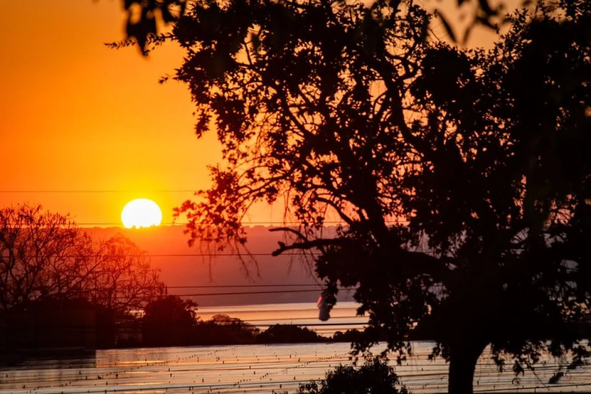 Clima: calor e tempo firme marcam a 6ª em parte do país; Norte tem chuvas