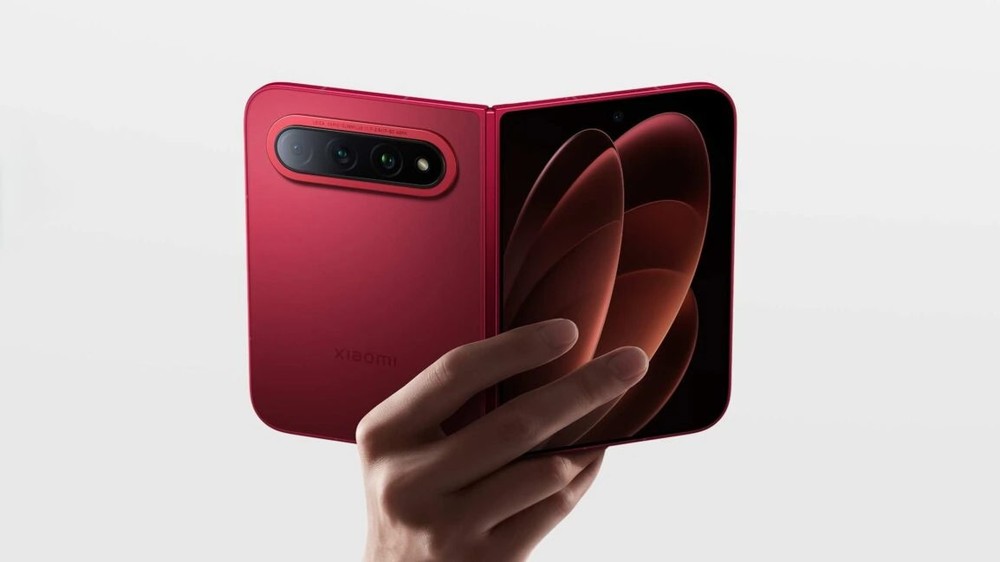 Xiaomi 18 Fold traz câmera principal de 200 MP e teleobjetiva periscópica de 50 MP com zoom óptico de 3,5x — Foto: Divulgação/Xiaomi