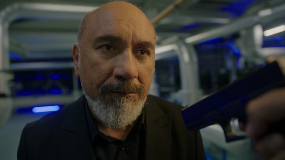No último episódio da Netflix de Meu Nome É Farah, Ali Galip e Tahir se enfrentam — Foto: Reprodução/Netflix