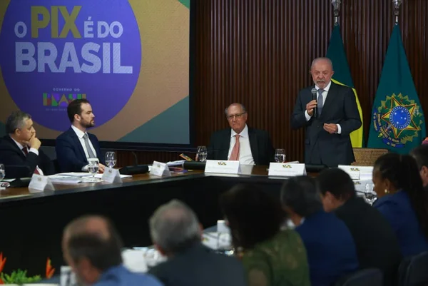 Contra veto às bets, presidentes de clubes procuram ministros de Lula - destaque galeria