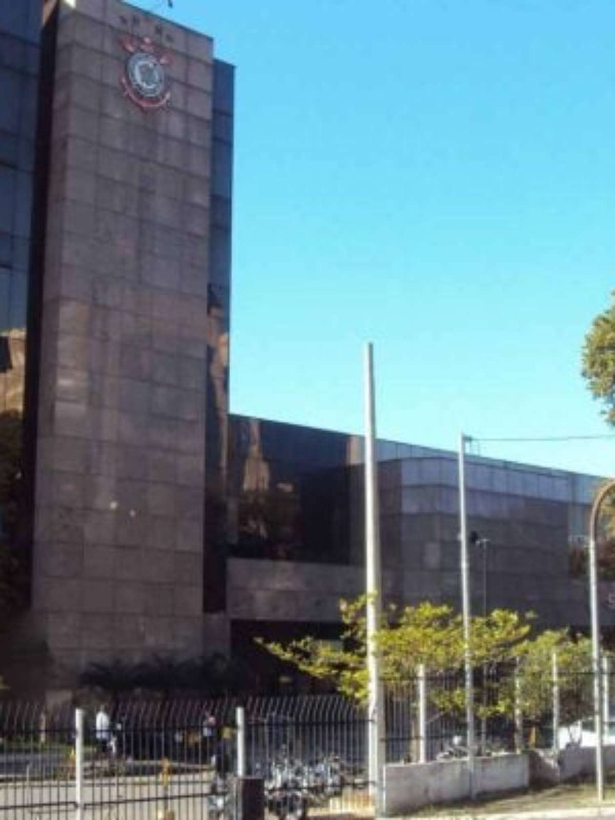Corinthians avalia oferta de R$ 120 milhões da Fatal Model