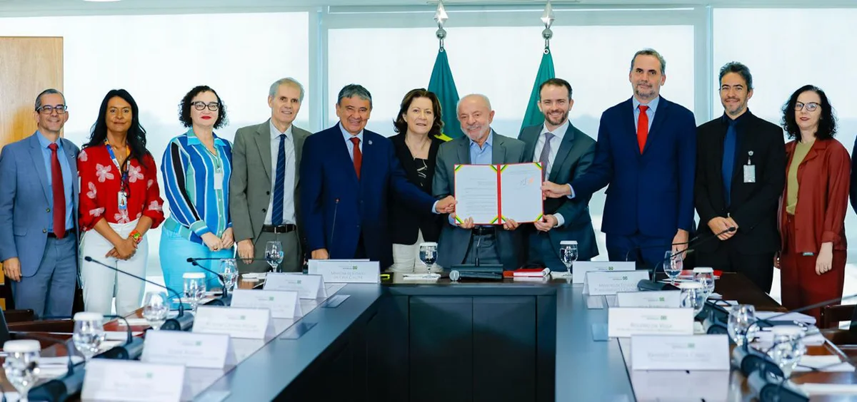 Presidente Lula assina decreto que reajusta valores do Bolsa Família