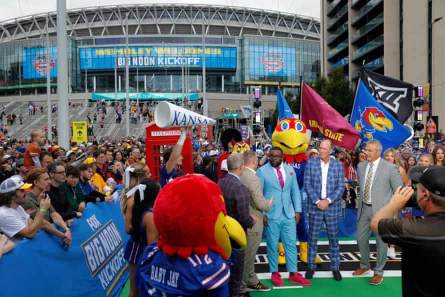 'Está prestes a ir para o mundo': futebol americano universitário americano faz estrondo no Wembley – um ensaio fotográfico