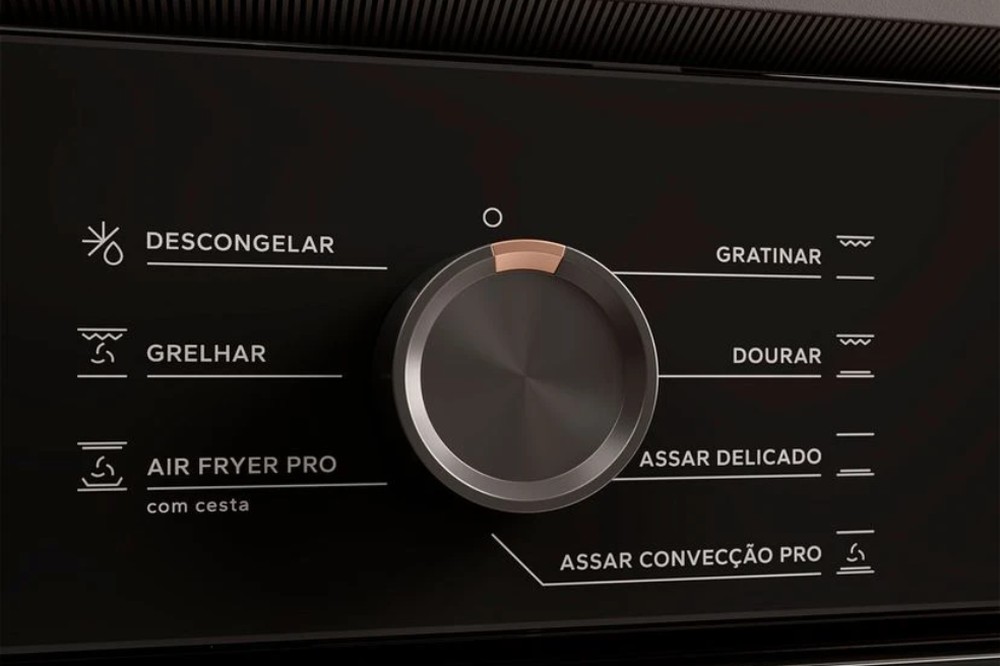 Forno de embutir BOX84 da Brastemp possui 7 modos de funcionamento, incluindo Descongelar e Gratinar — Foto: Divulgação/Brastemp