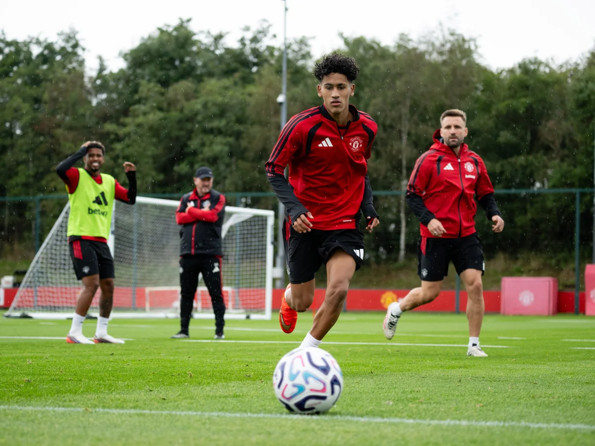 Joia de 15 anos do United pede para deixar clube por falta de oportunidade