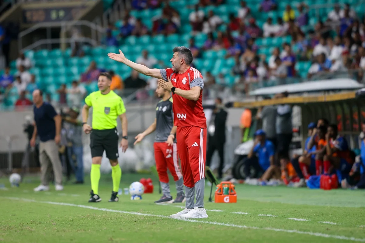 Na zona de rebaixamento do Brasileirão, Internacional demite Pezzolano
