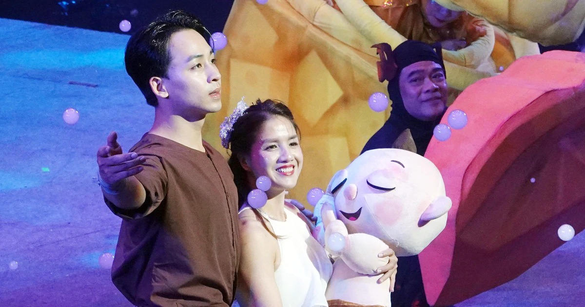 'Anh tài' Phùng Minh Cương hóa chú Cuội đón các bé đến Mơ show mùa Trung thu