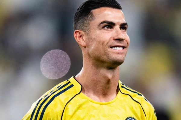 Cristiano Ronaldo negocia compra do Al-Nassr em consórcio com dono do Milan