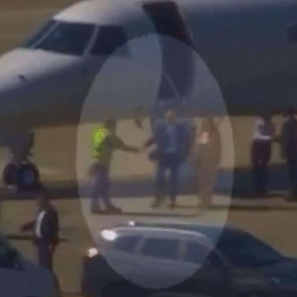 Escritório de esposa de Moraes se manifesta após vídeo em que o casal aparece voando em jatinho ligado a Vorcaro: ‘Táxi aéreo’