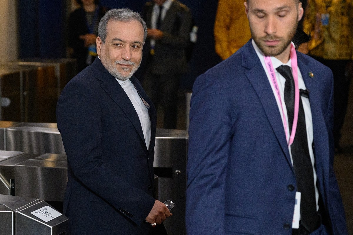 O ministro das Relações Exteriores do Irã, Abbas Araghchi, enfrenta processo de impeachment devido a conversas com os EUA. Então, quem fala por Teerã?