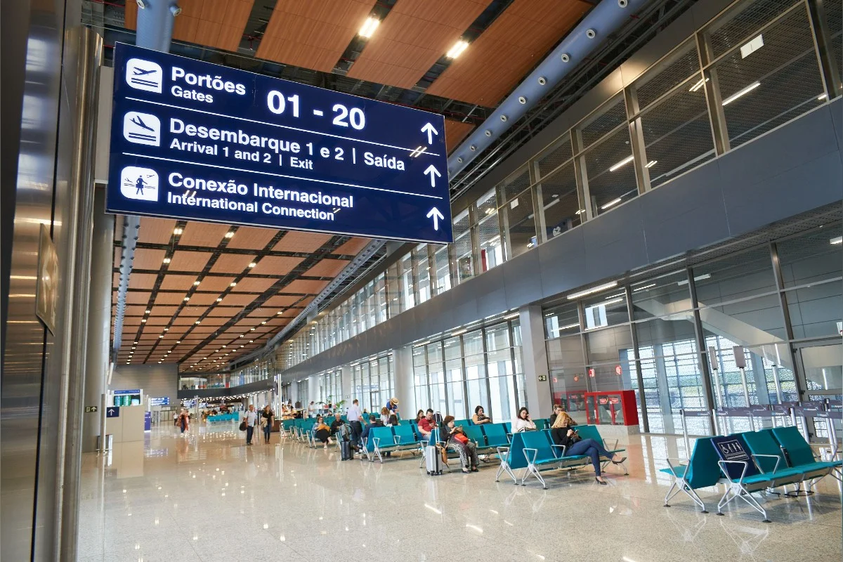 sala embarque aeroporto Confins