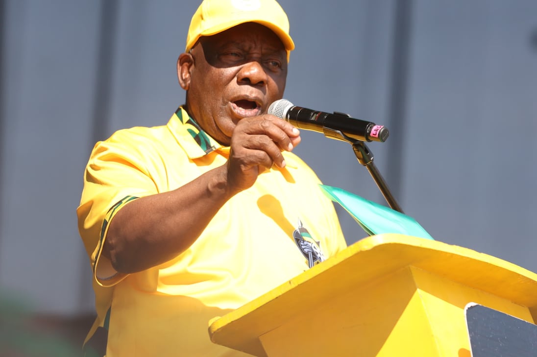 Tenho vergonha do que nós, homens, estamos fazendo às mulheres: Ramaphosa