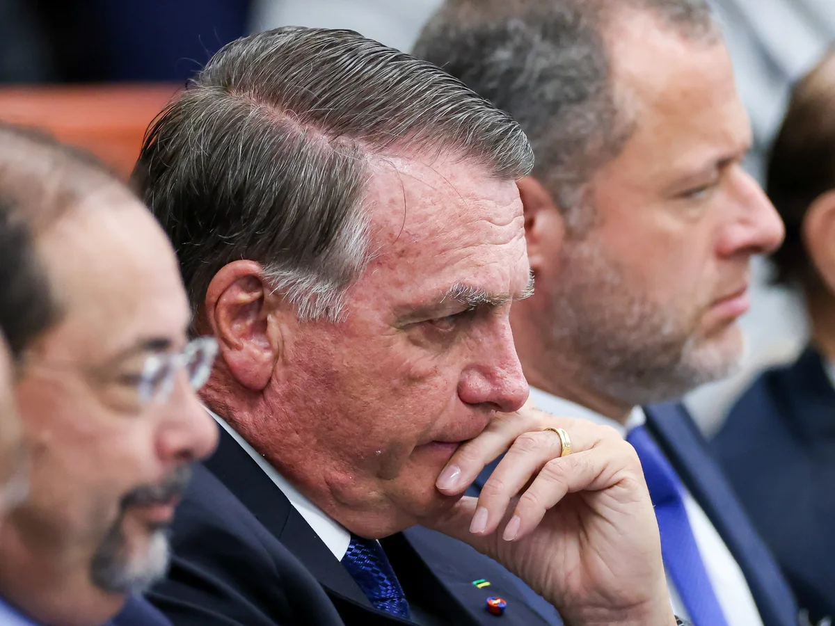 Defesa cita “data dump” ao pedir suspensão da pena de Bolsonaro